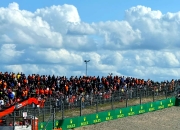 开云官网-雷诺车队碾压阿斯顿马丁，维斯塔潘点燃赛场的简单介绍