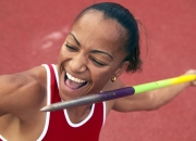 开云平台-赛道与球场，F1新赛季揭幕战之夜，武切维奇的关键节点得分