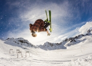 开云下载-阿尔瓦雷斯一剑封喉，那不勒斯连续得分战术完美压制曼联