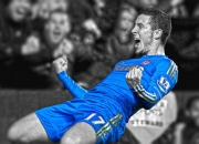 开云体育app-当库尔图瓦扑出维斯塔潘，足球门神如何接管F1年度争冠