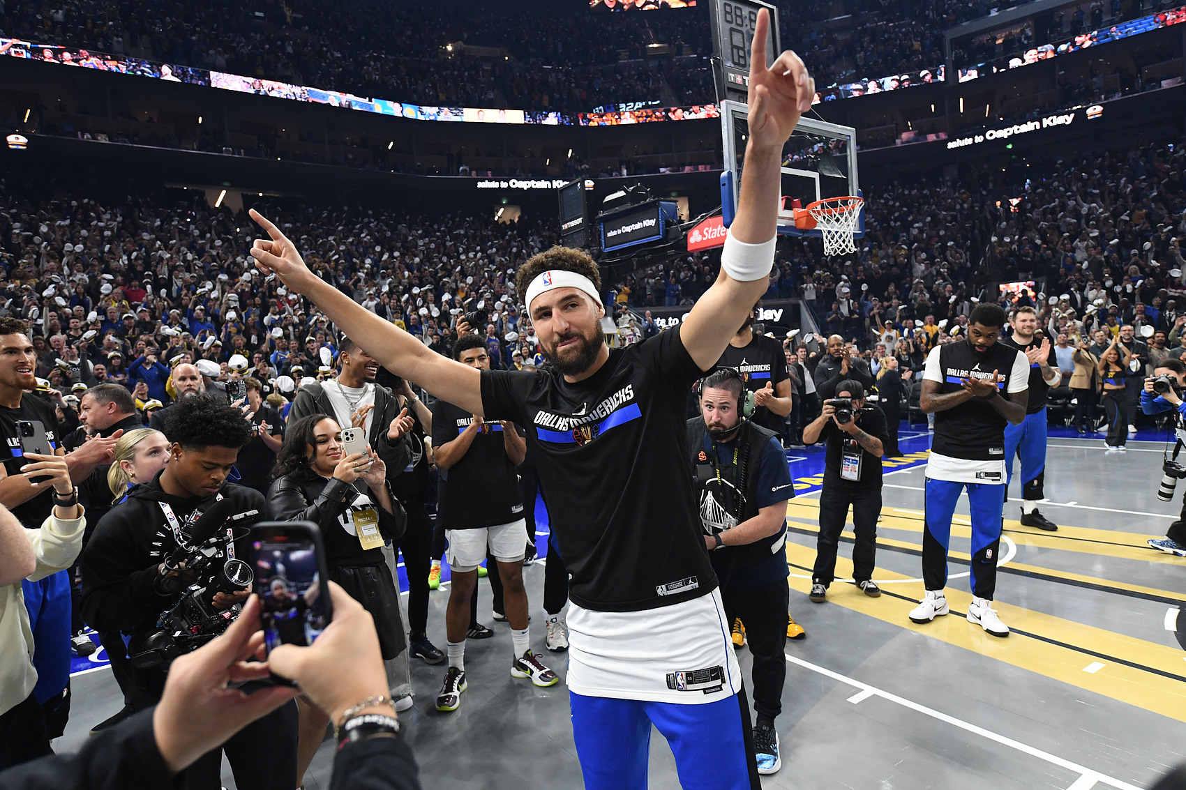 包含阿根廷男篮横扫独行侠，克莱打破历史纪录的词条