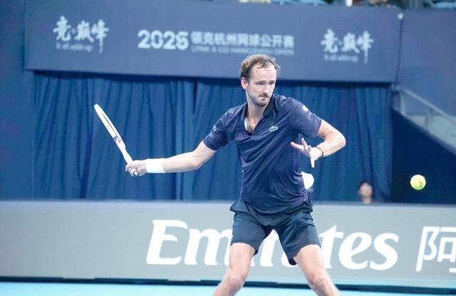 美国网球队逆转世界网球队，梅德韦杰夫统治全场的简单介绍