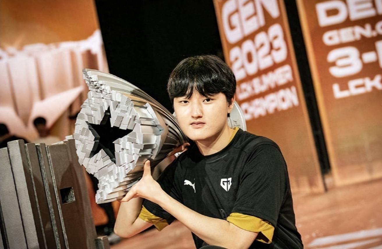 RNG绝杀CLG，Hanssama送出助攻的简单介绍