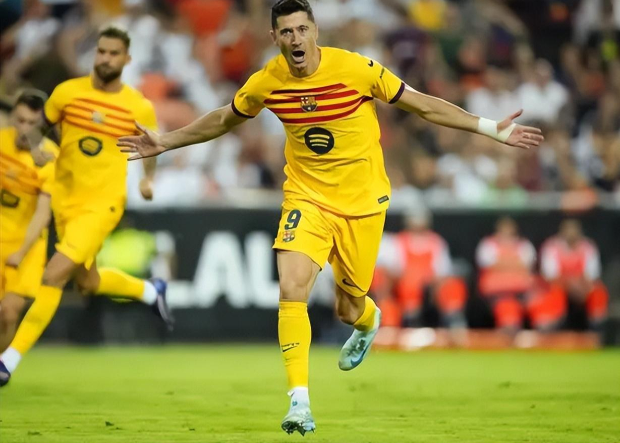 瓦伦西亚新援表现抢眼，帮助球队获胜