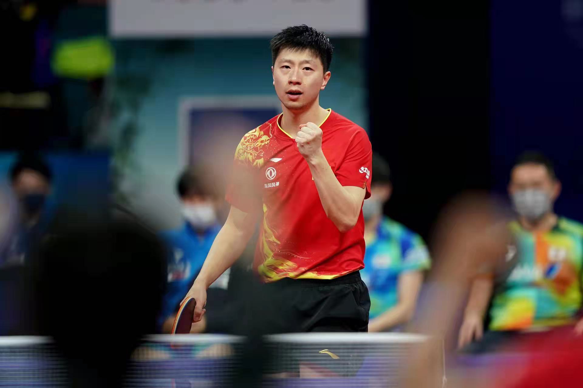 关于荷兰摘金，足球男团挺进决赛的信息