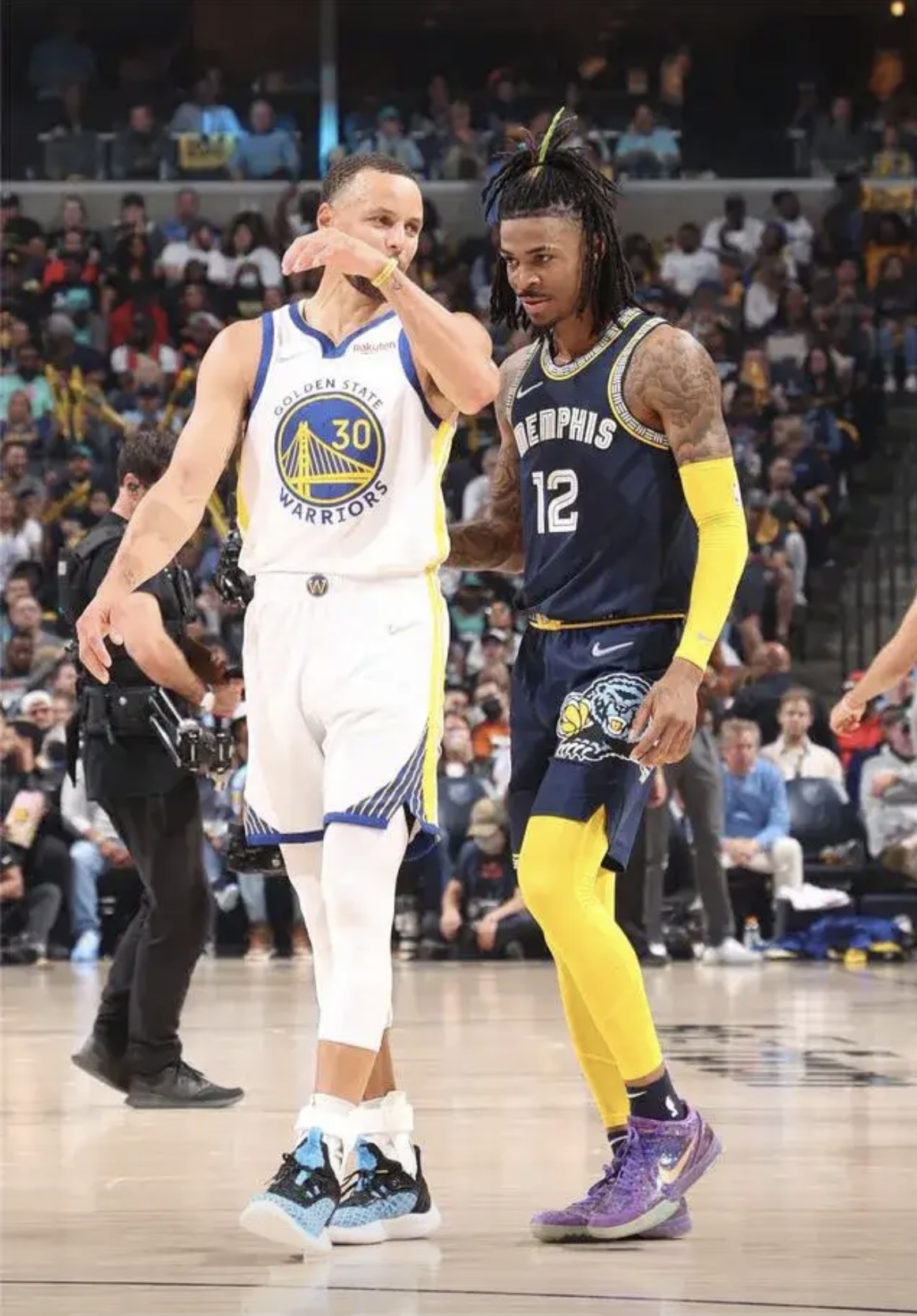 灰熊丝毫不给活塞机会，莫兰特助球队轻松取得胜利的简单介绍