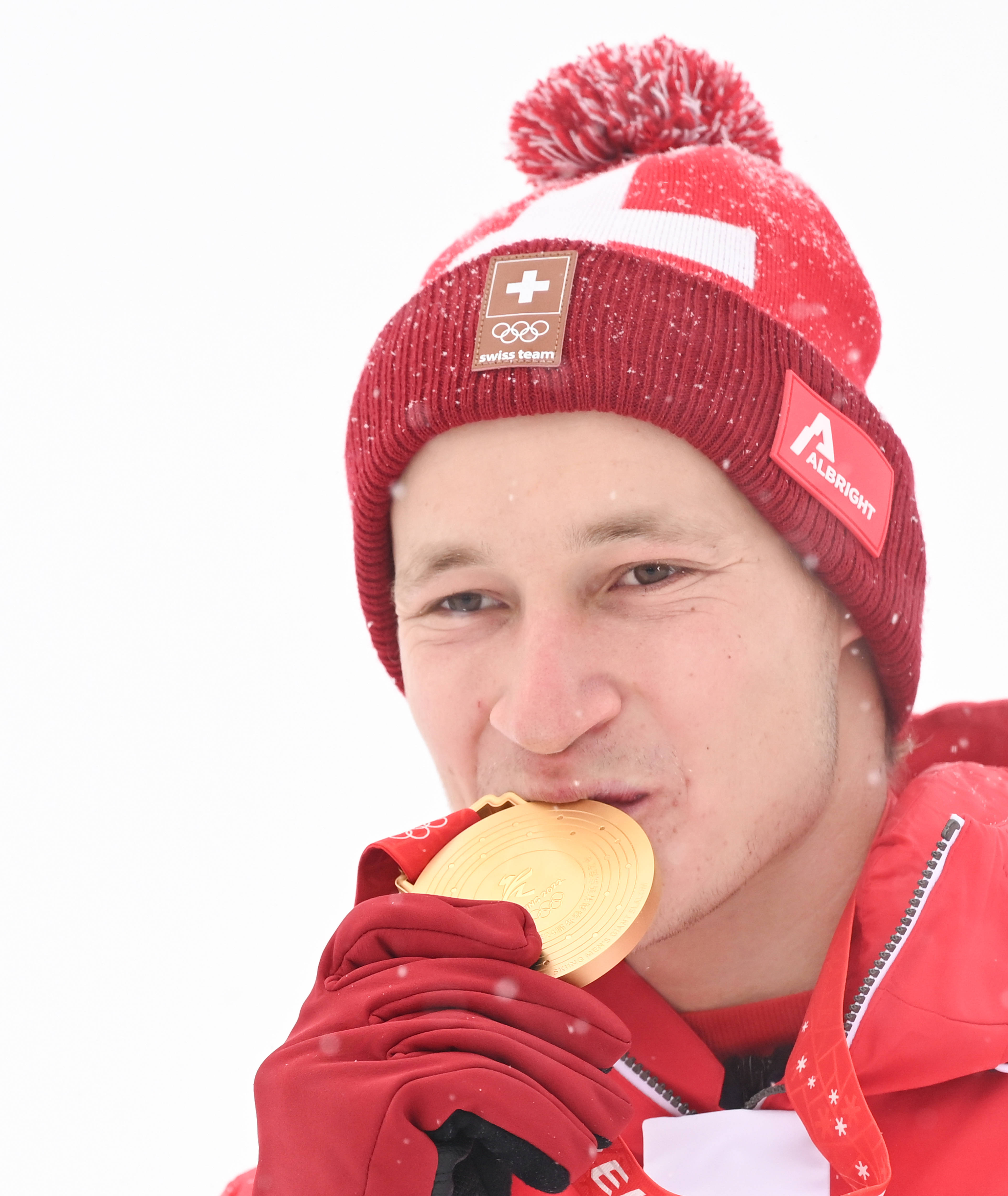 瑞士男子滑雪选手技艺精湛，领先全场的简单介绍