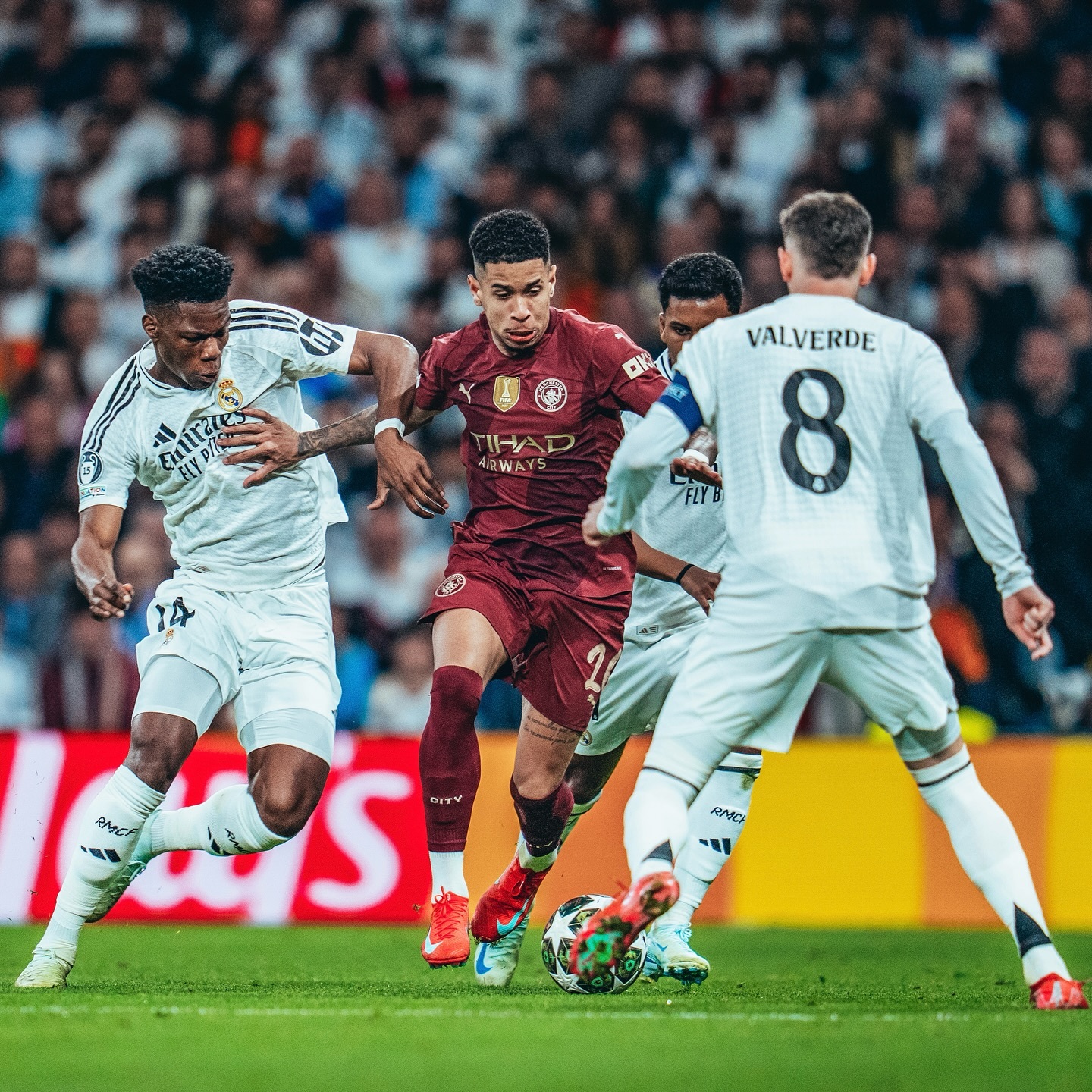 关于曼城逆转战胜对手，保持不败战绩的信息