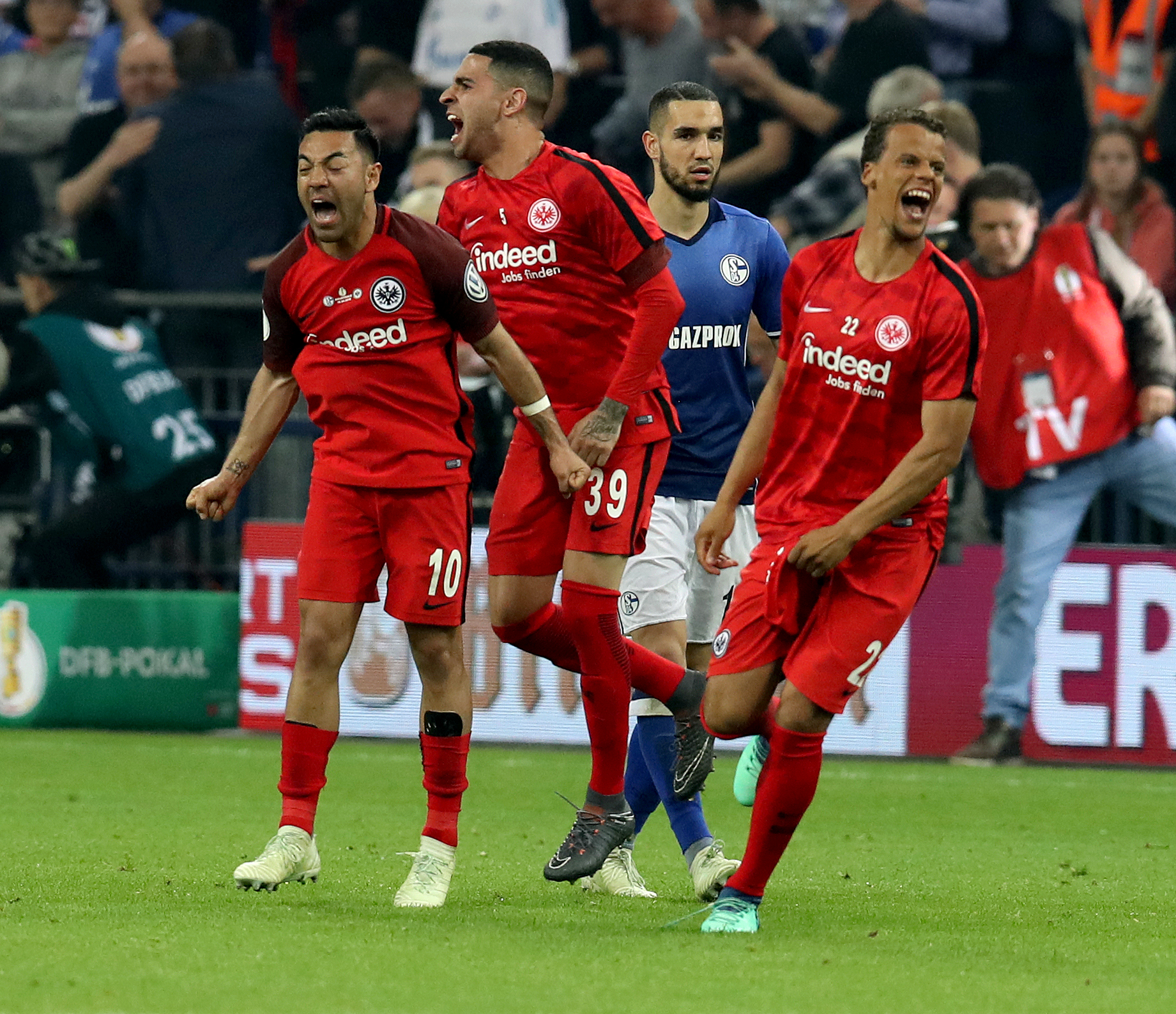 包含法兰克福球队致力提高防守，备战战术布置的词条