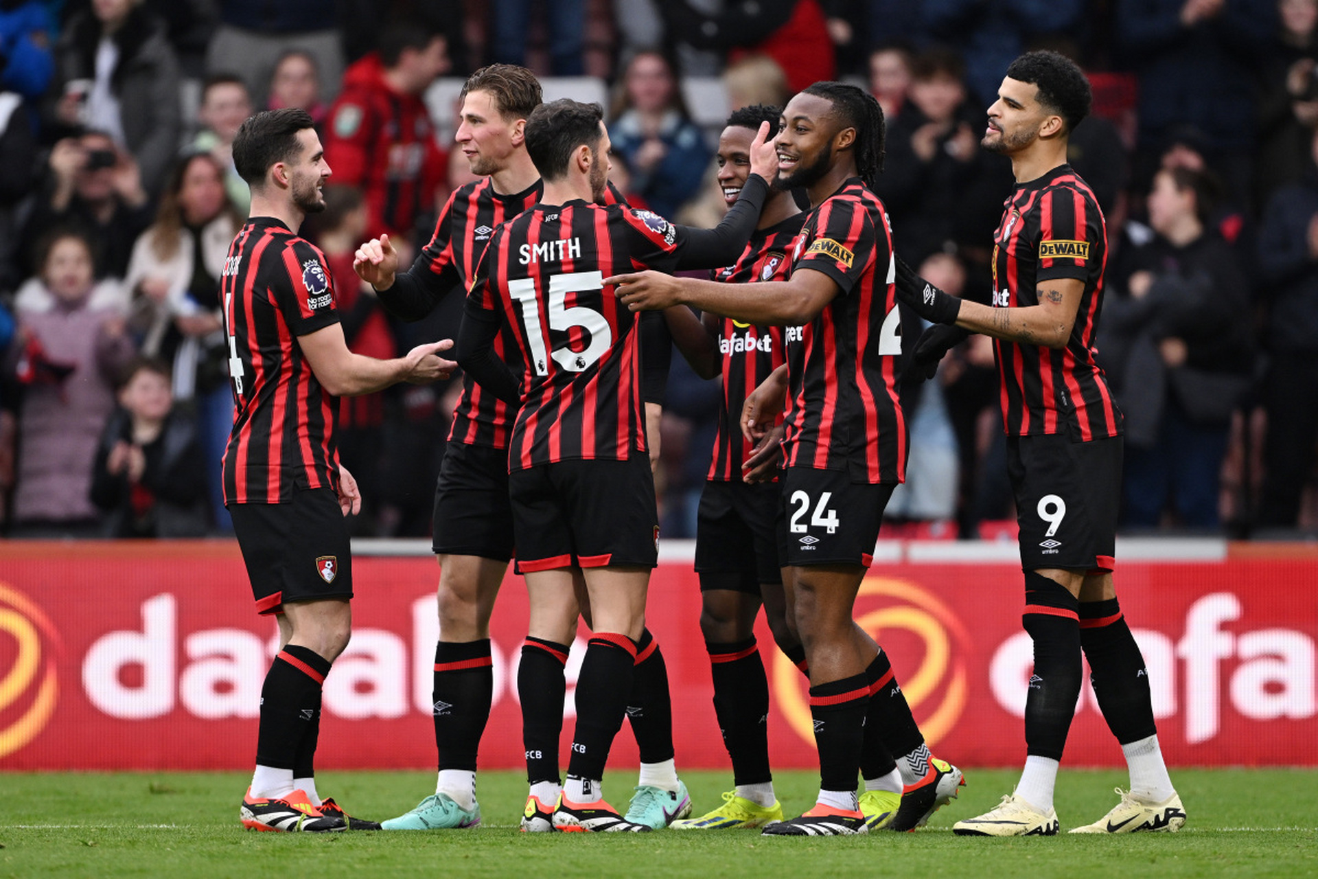 包含纽卡斯尔发挥不俗，客场逼平强敌！的词条