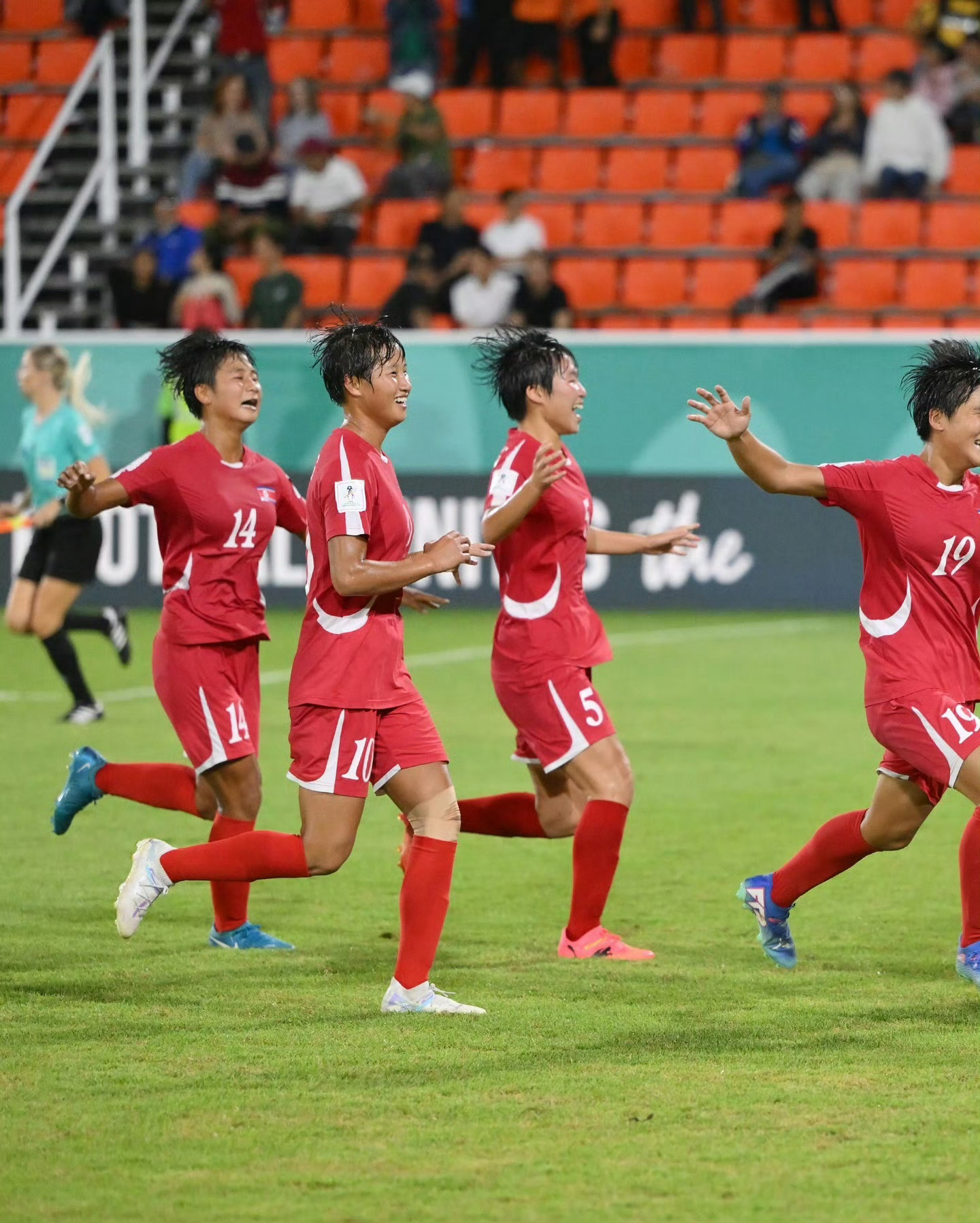 美国女足战胜对手，晋级国际锦标赛半决赛