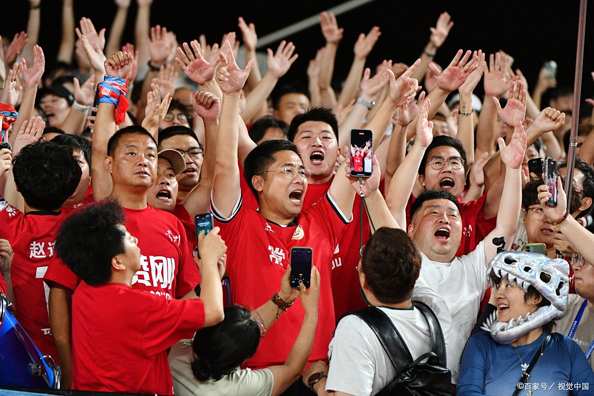 包含顶级亚洲足球赛事激起球迷热情，一触即发的词条