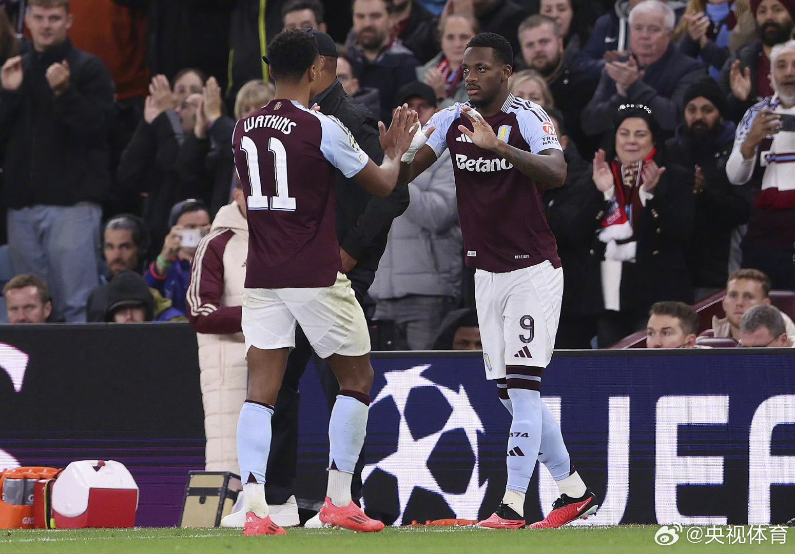 包含拜仁慑于巴萨威胁，欧冠之路遭遇阻碍的词条