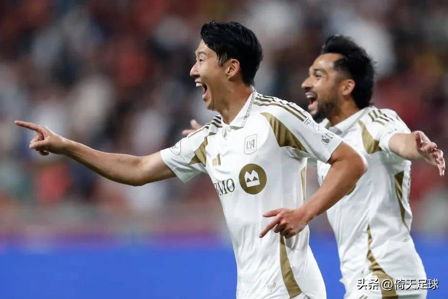 广岛三箭主教练赞誉球员拼搏精神，激励士气的简单介绍