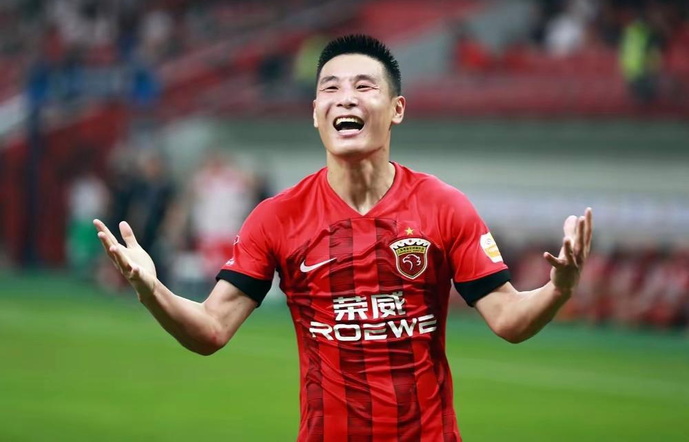 场上硝烟弥漫，球员斗志昂扬的简单介绍