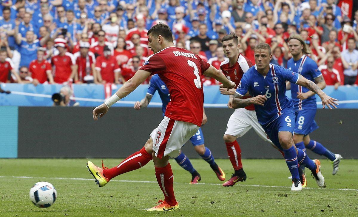 英格兰碾压丹麦，埃尔林送出助攻