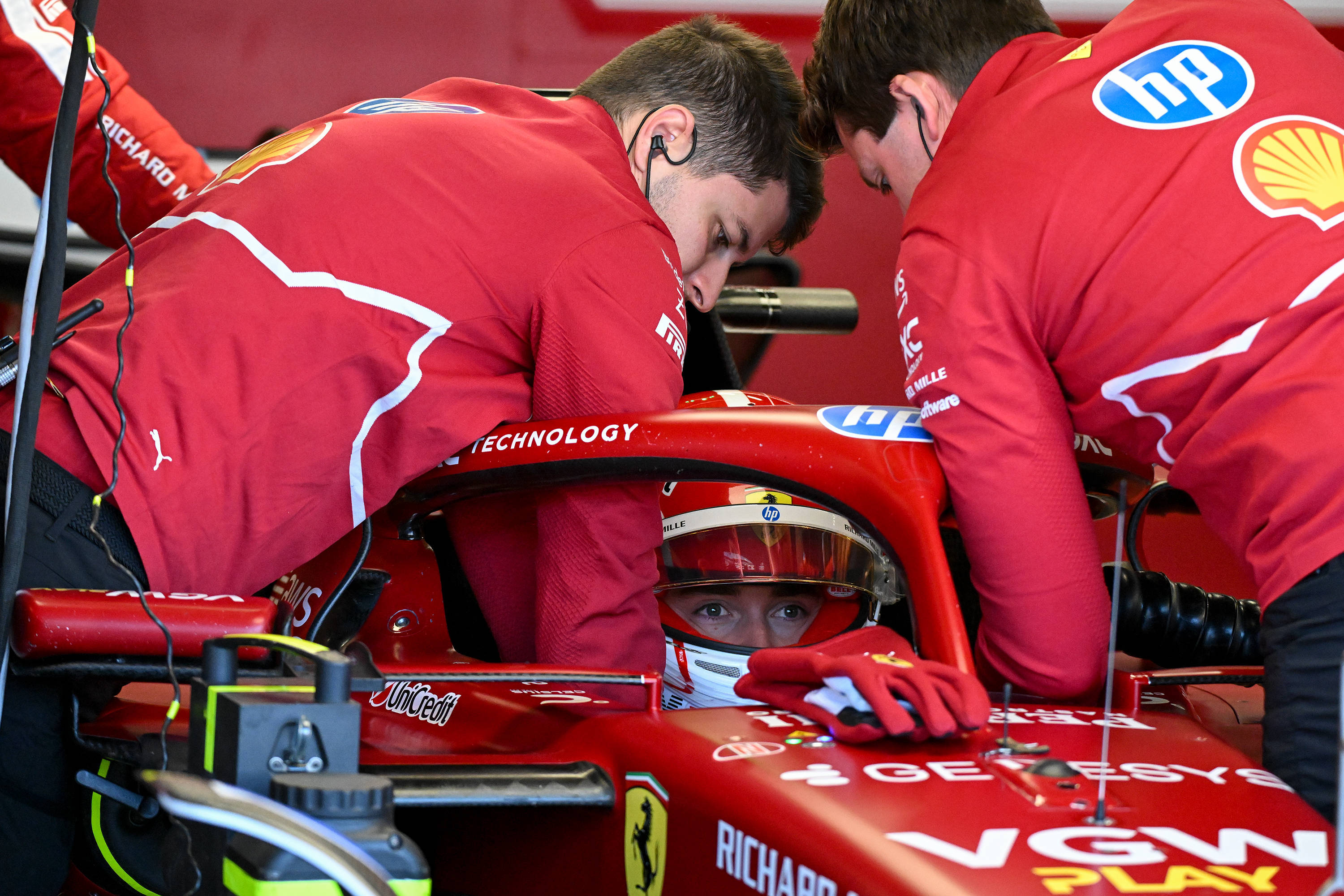 包含梅赛德斯轻取雷诺车队，勒克莱尔扛起全队的词条