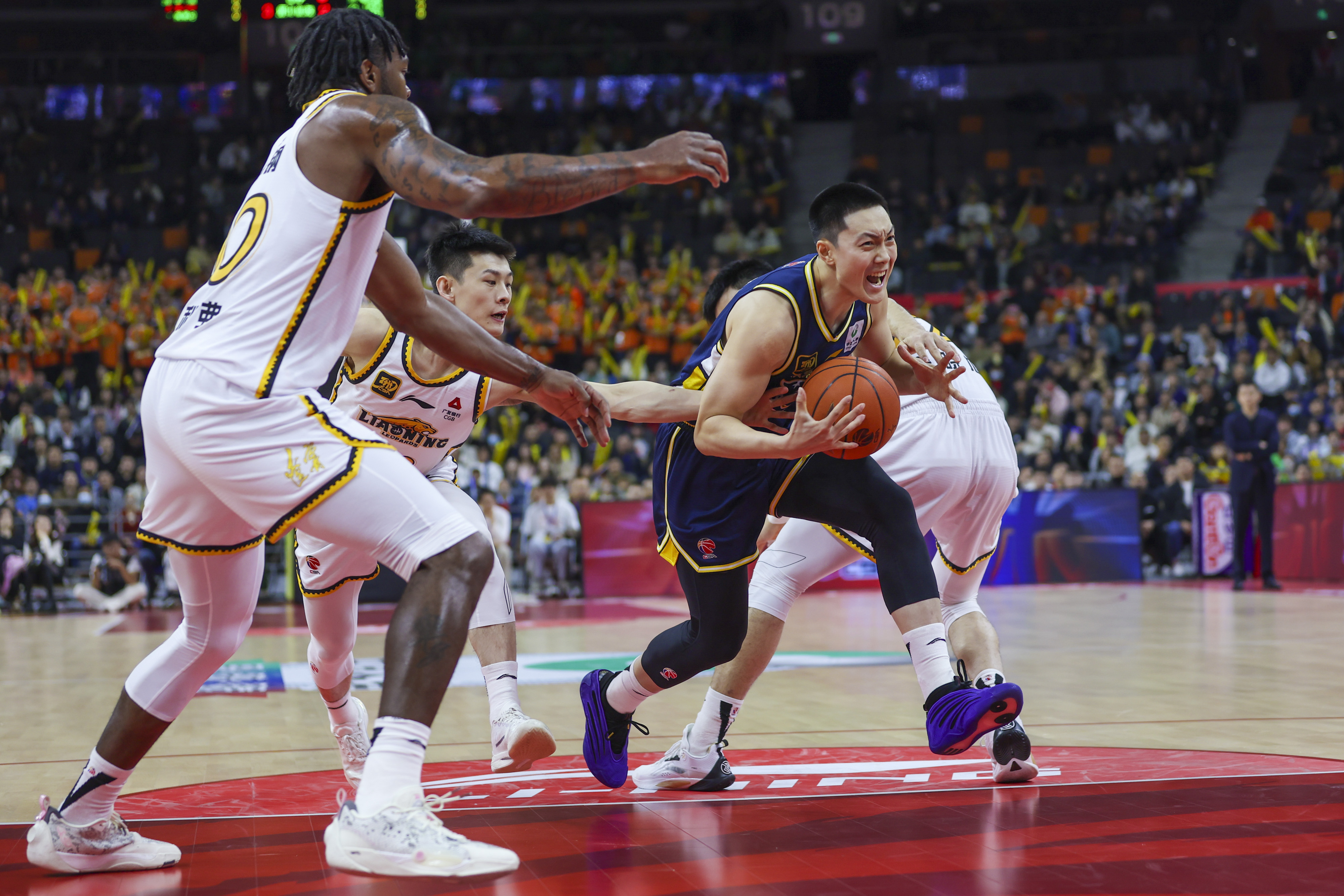 广东队鏖战湖人，锡安高光表现的简单介绍