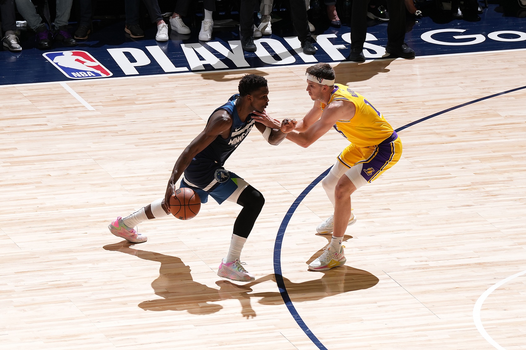 广东队鏖战湖人，锡安高光表现的简单介绍