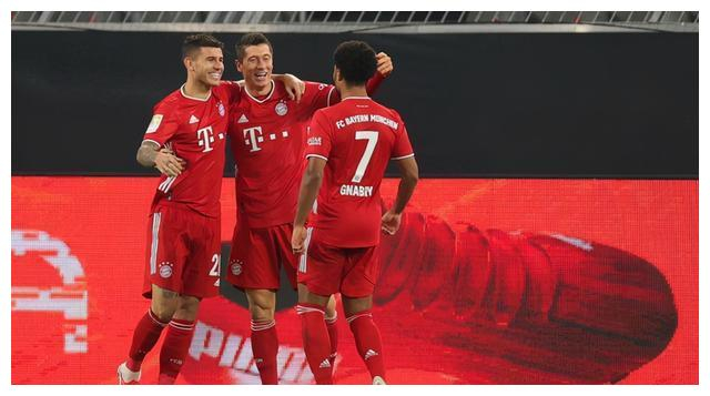 乌拉圭碾压多特蒙德，莱万高光表现的简单介绍