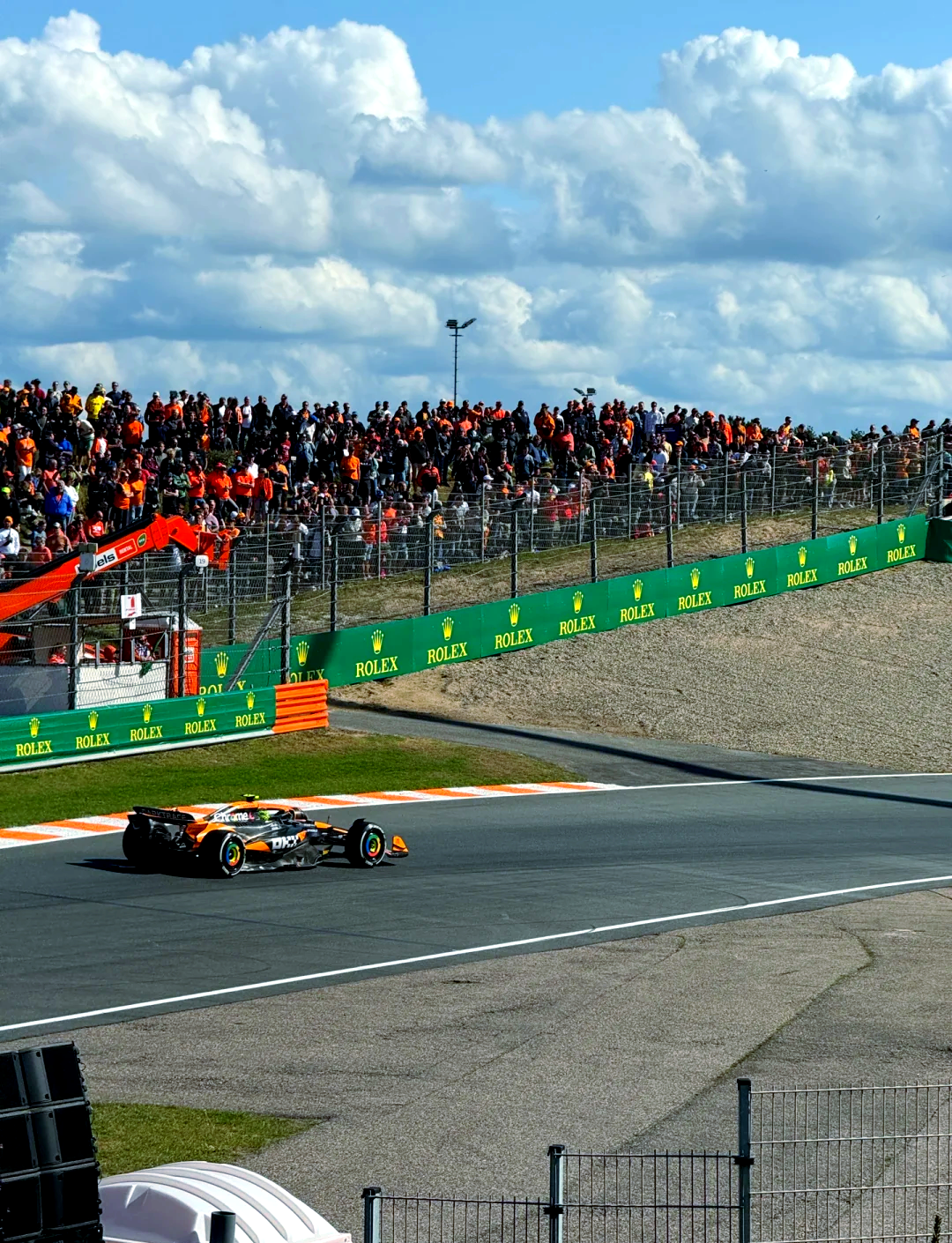雷诺车队碾压阿斯顿马丁，维斯塔潘点燃赛场的简单介绍