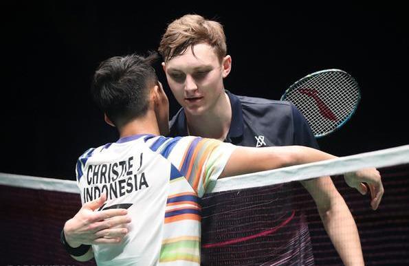 泰国队鏖战马来西亚队，安赛龙点燃赛场