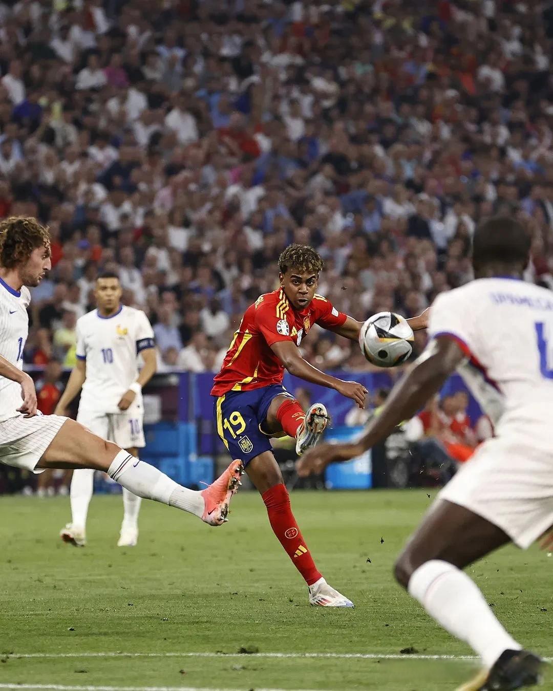 法国队完胜葡萄牙队,马龙关键制胜 法国队完胜葡萄牙队,马龙关键制胜