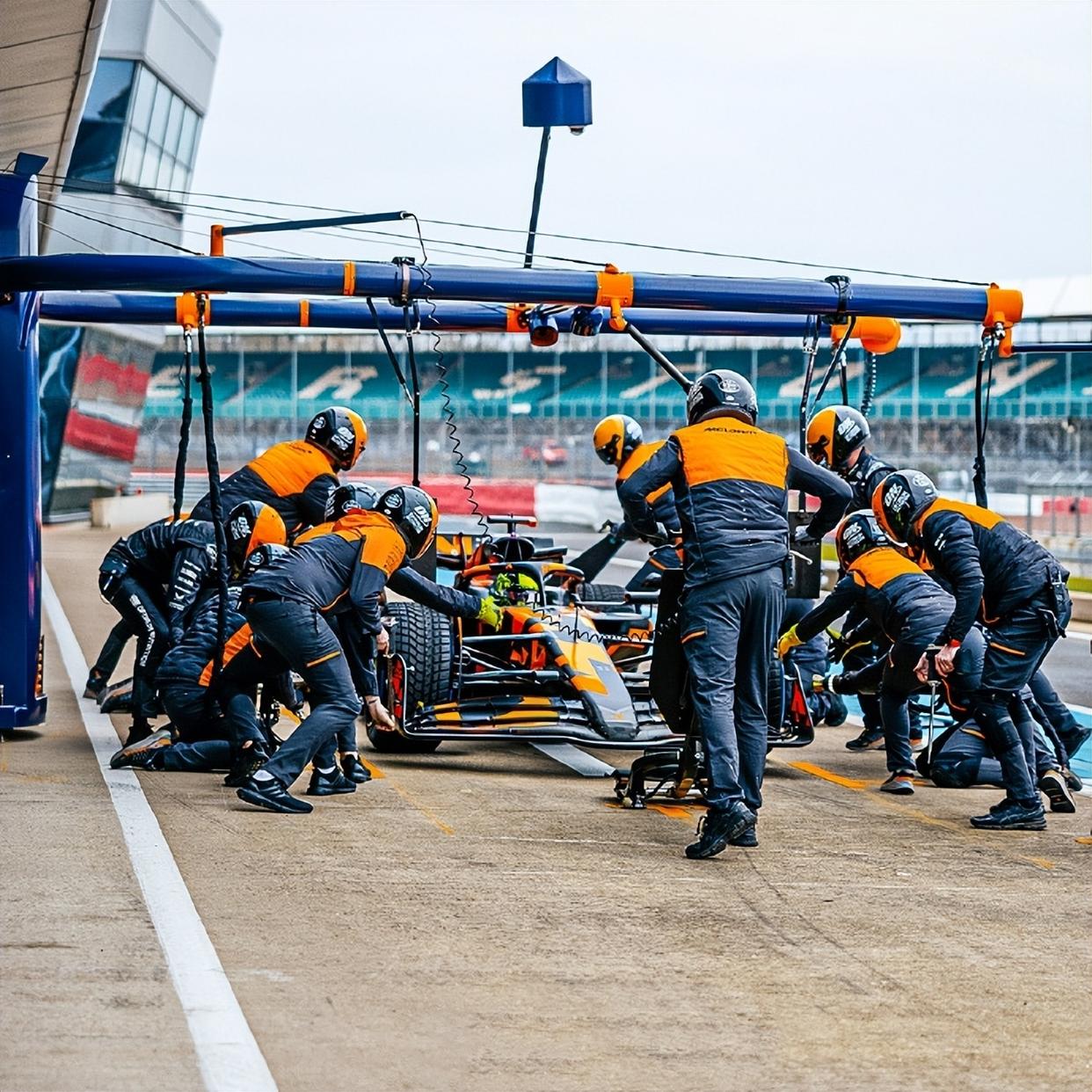 关于梅赛德斯逆转威廉姆斯，维斯塔潘扛起全队的信息