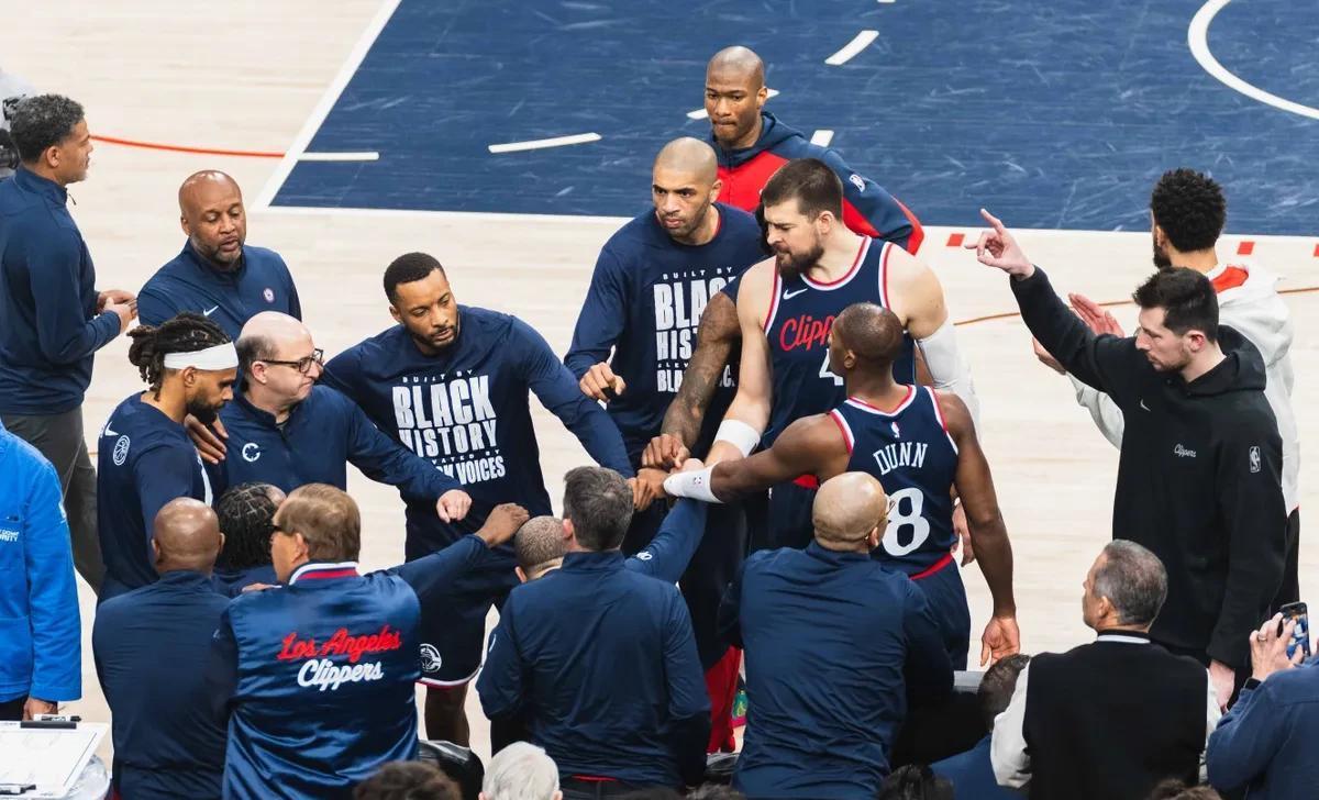 关于猛龙轻取灰熊，伦纳德统治全场的信息