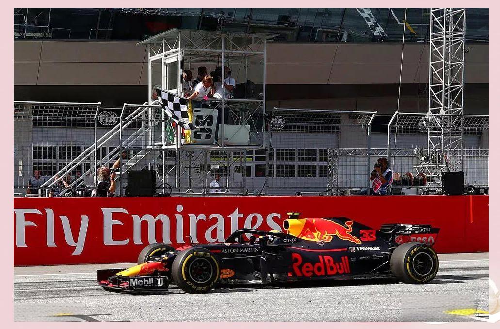 红牛车队横扫哈斯车队，塞恩斯点燃赛场的简单介绍