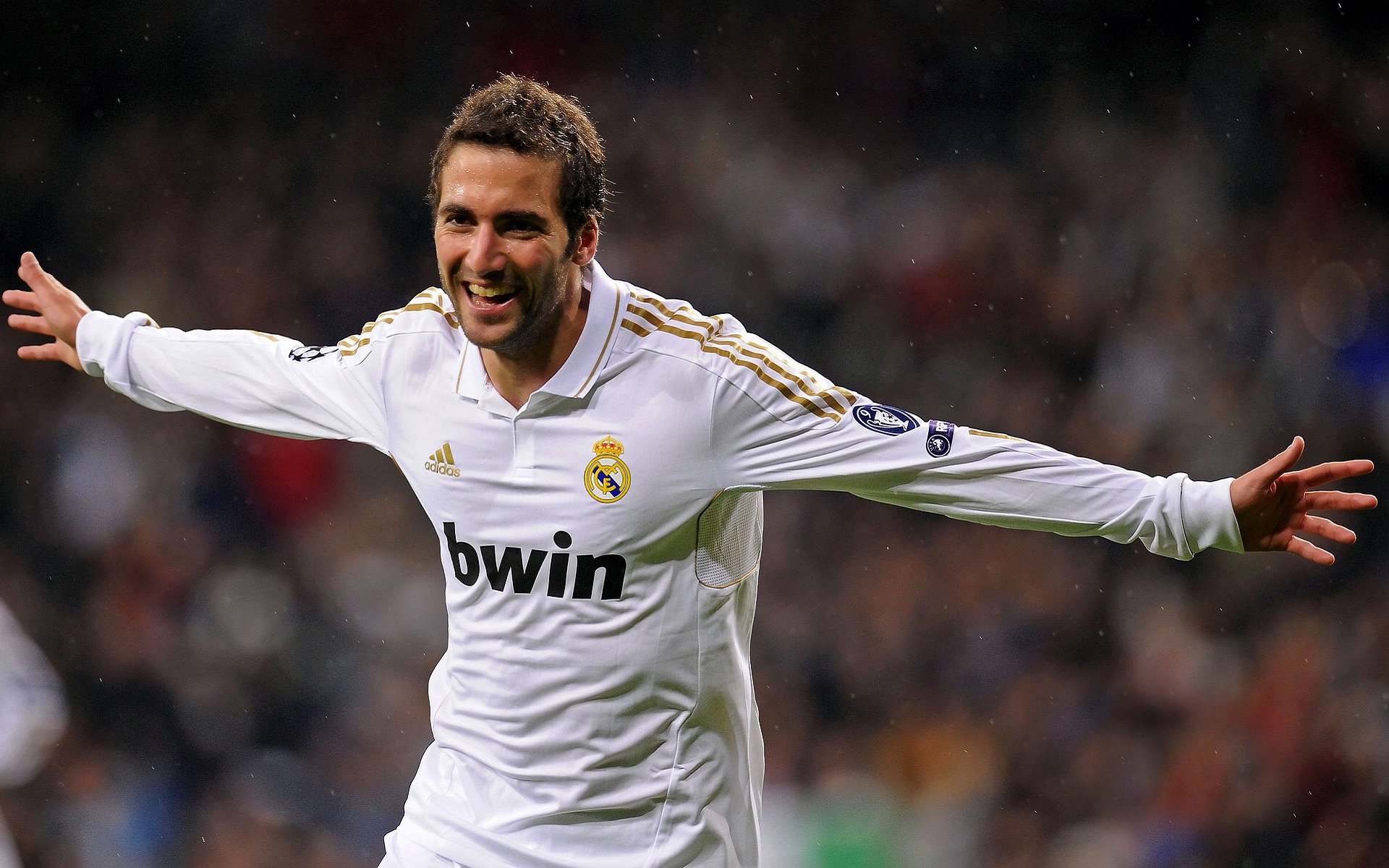 从慕尼黑到雅温得,本泽马关键一击,拜仁式制霸在喀麦隆的战术演绎