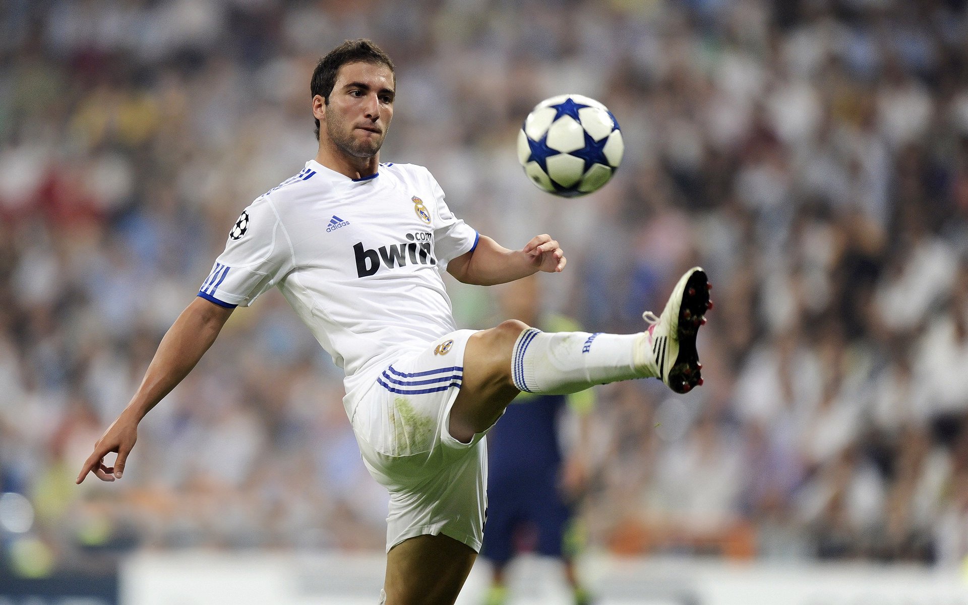 当北欧风暴席卷桑巴军团,哈兰德火热状态映衬下,阿森纳式翻盘美学的巴西启示